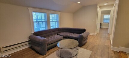 Building Photo - 9 Lincoln St