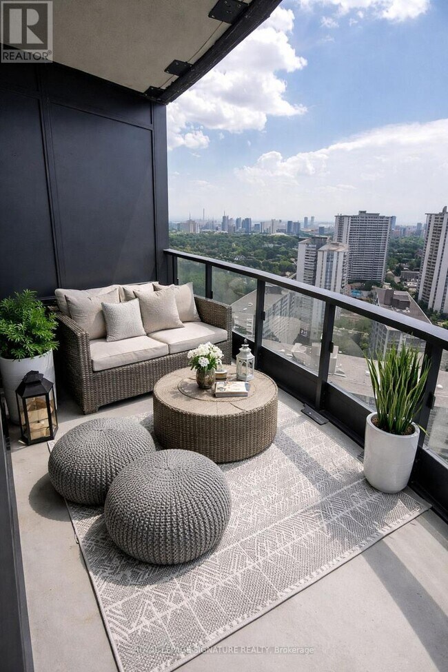 Photo du bâtiment - 585 Bloor St E