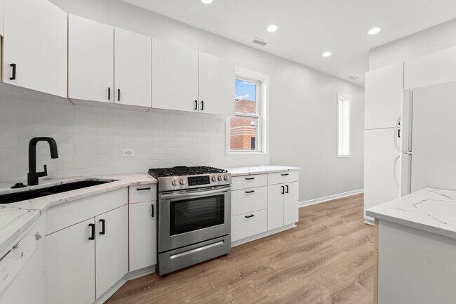 Foto del edificio - 815 W Wellington Ave