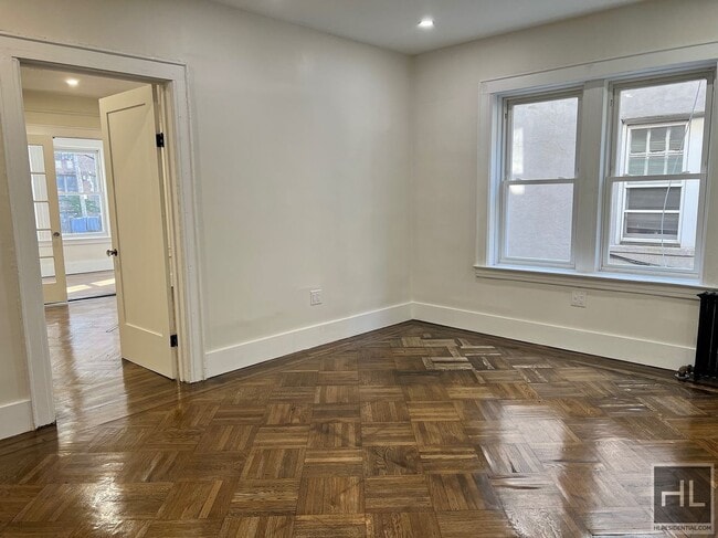 Building Photo - 4BR 1BA Floor Through Classic 7 w/ Parking...