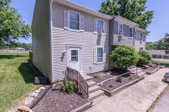 Building Photo - 1635A W Amos Dr