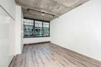Building Photo - 235 W Van Buren St