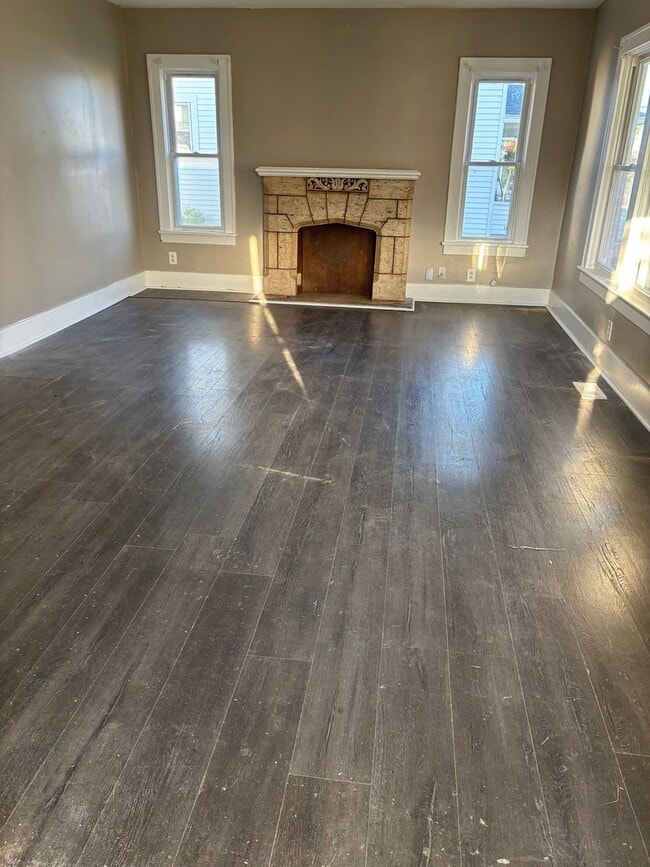 Building Photo - Charming 3-bedroom home, ready for you! Se...