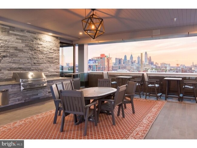 Foto del edificio - 235 N Christopher Columbus Blvd