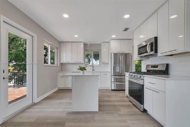 Foto del edificio - 2845 SW 24th St