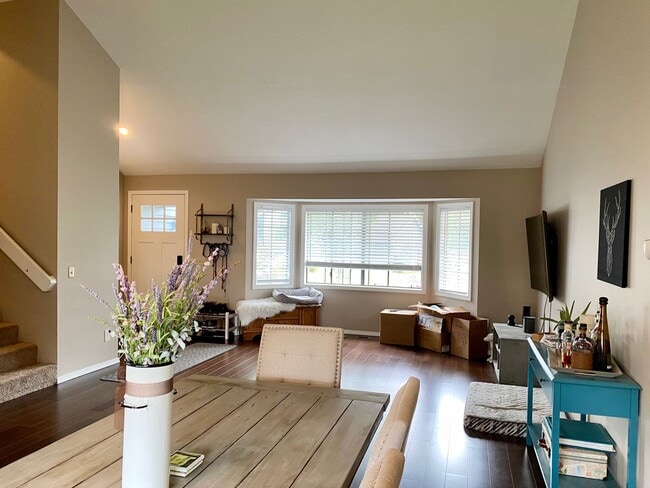Building Photo - Lovely updated Bethany home