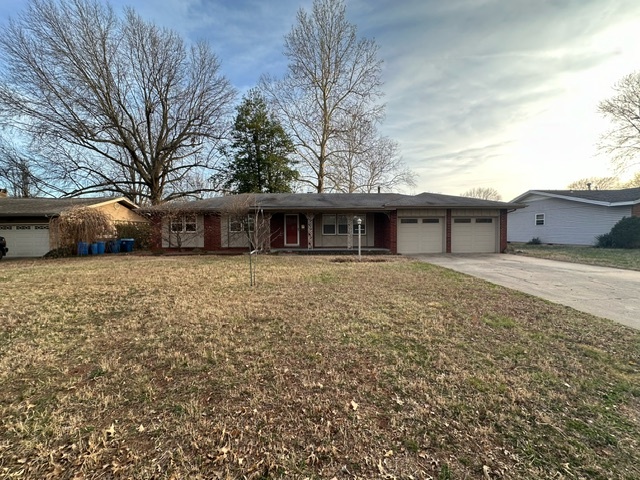 Primary Photo - 2136 E Ridgewood Dr
