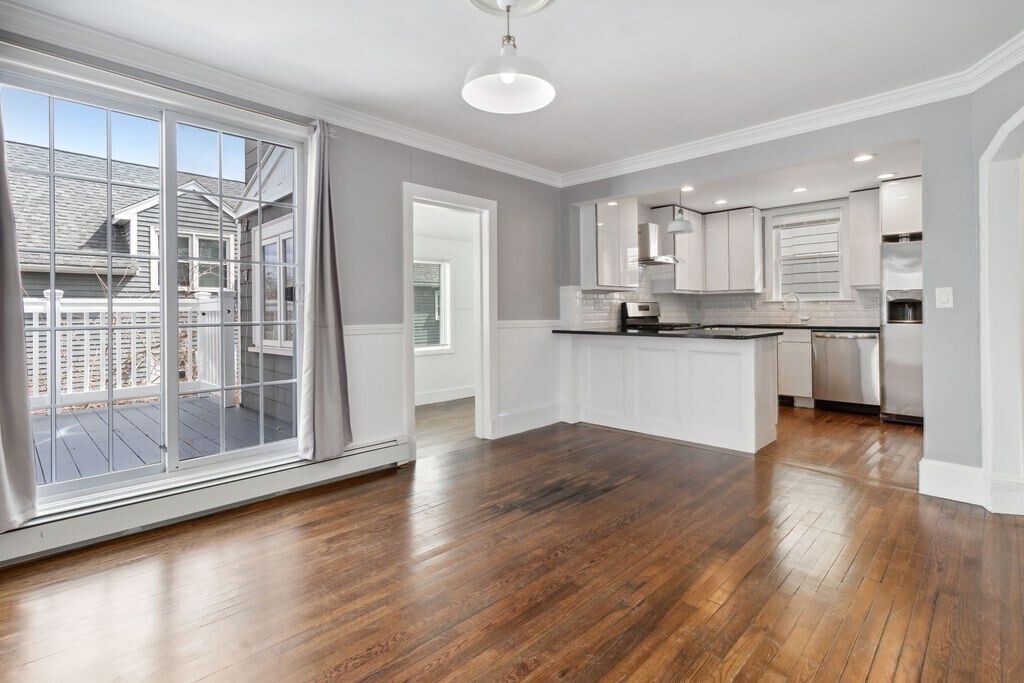 Primary Photo - 16 Houghton St