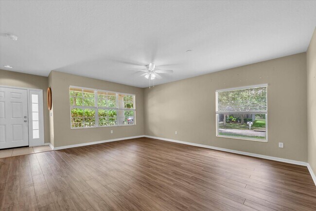 Foto del edificio - Updated 4BR with Bonus Room in Riverview!