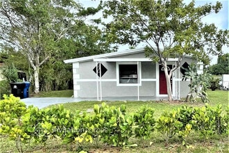 Building Photo - 1633 NW 15th Pl