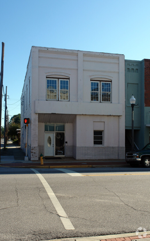 Building Photo - 152 N Main St