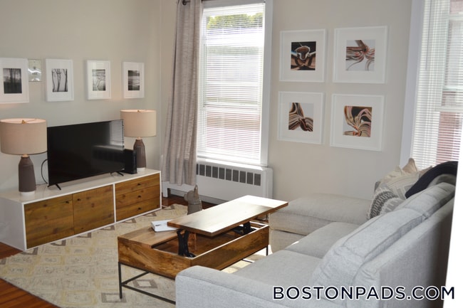 Building Photo - 435 Hanover St