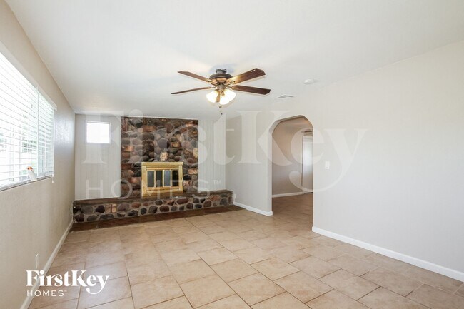 Foto del edificio - 4138 E Bluefield Ave