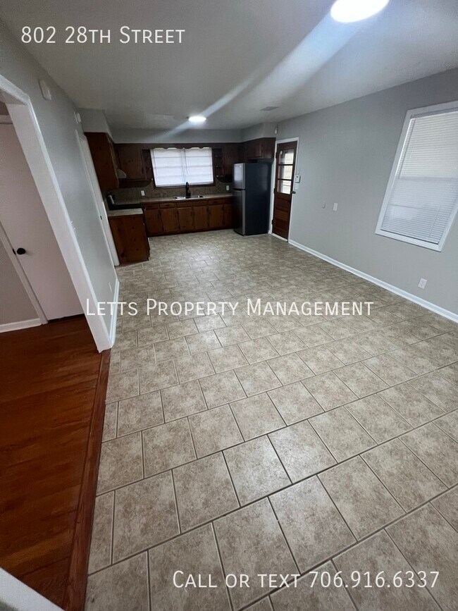 Building Photo - Beautifully Updated 3 Bedroom 2 Bath Home ...