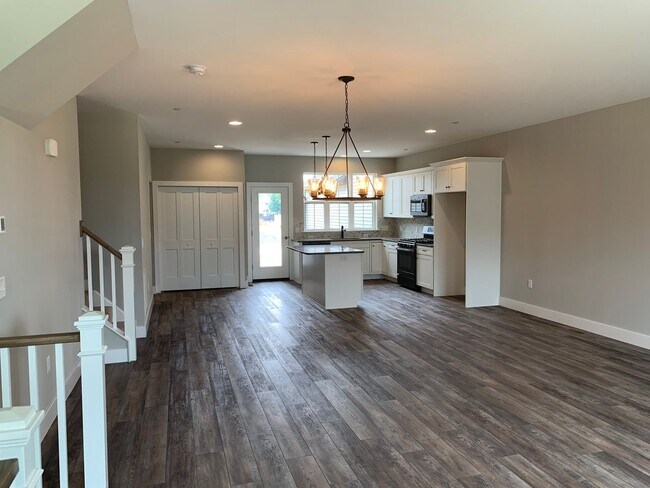 Building Photo - Modern 2-Story Townhome in Legacy Park