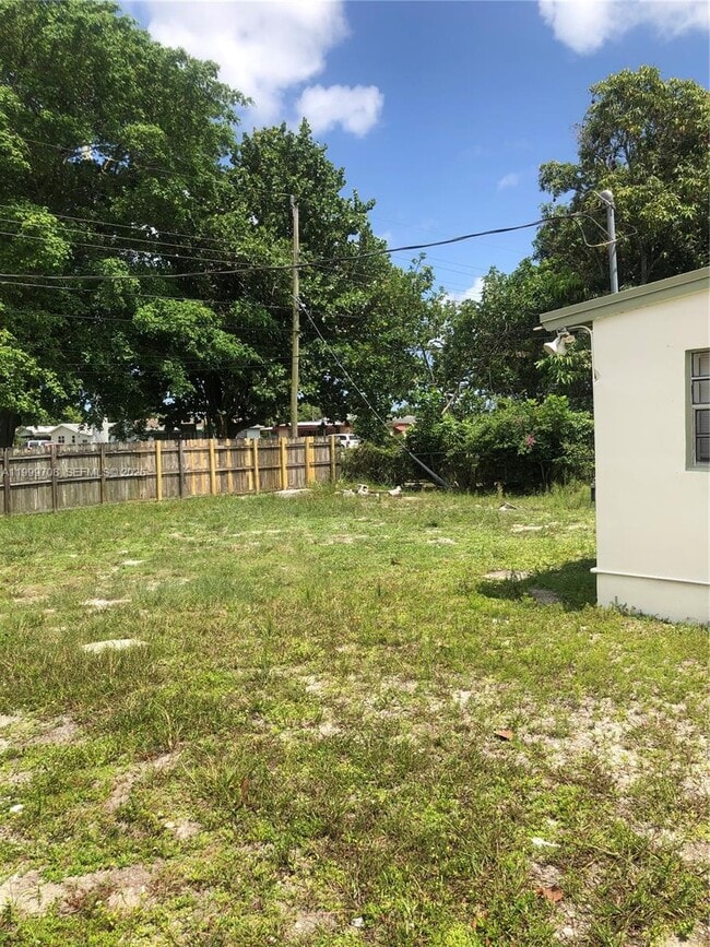 Foto del edificio - 1548 NW 3rd Terrace