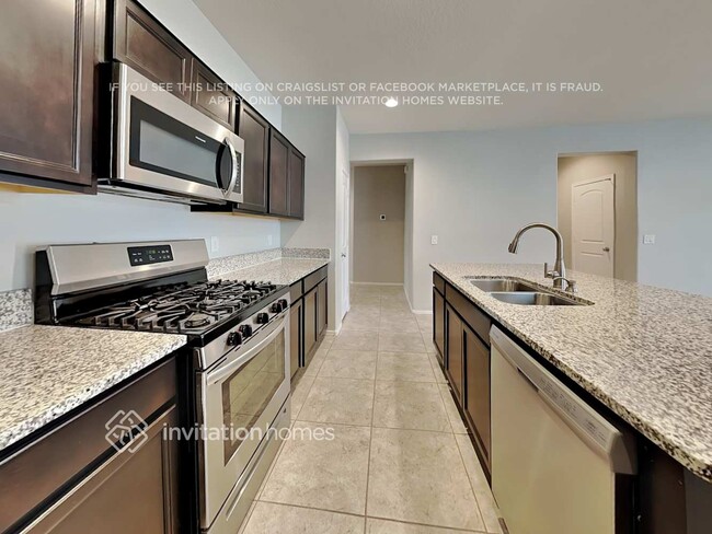 Building Photo - 31040 W Whitton Ave