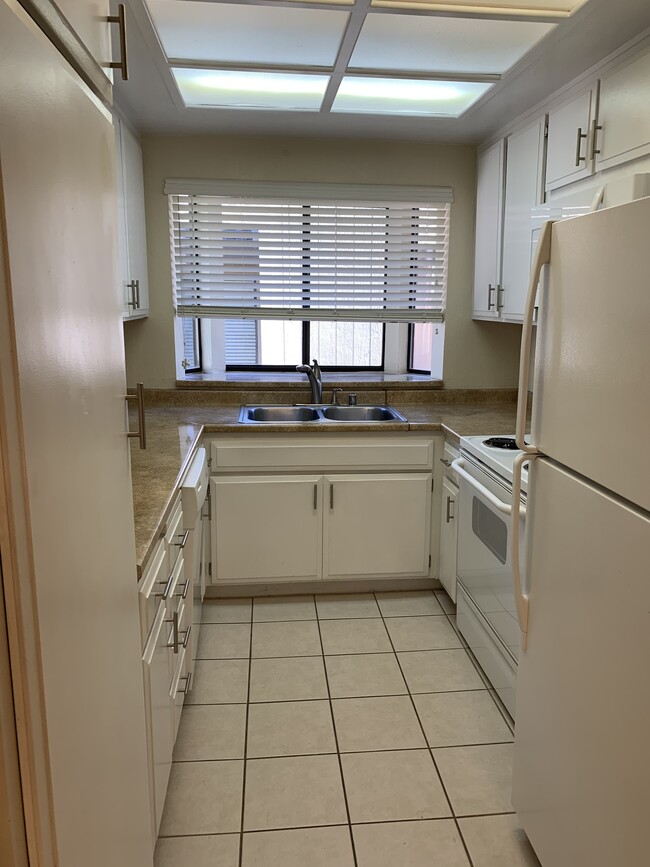 Building Photo - 5333 Primrose Dr