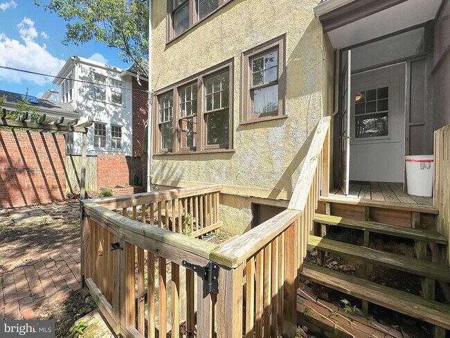 Foto del edificio - 3822 Veazey St NW