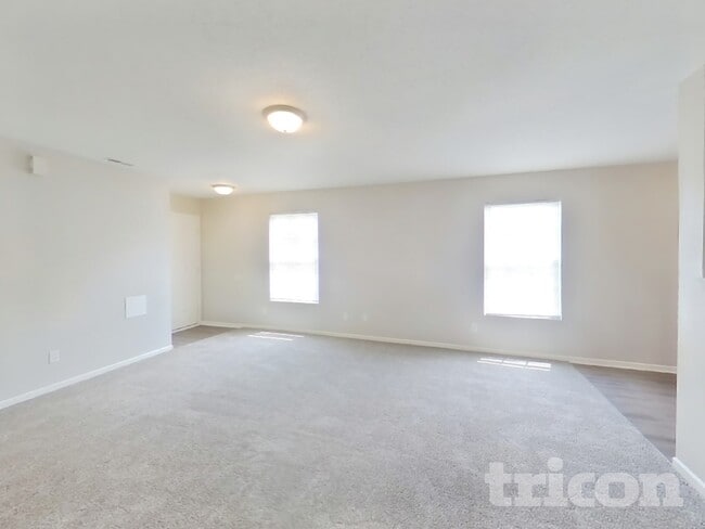 Building Photo - 454 Bourneside Dr