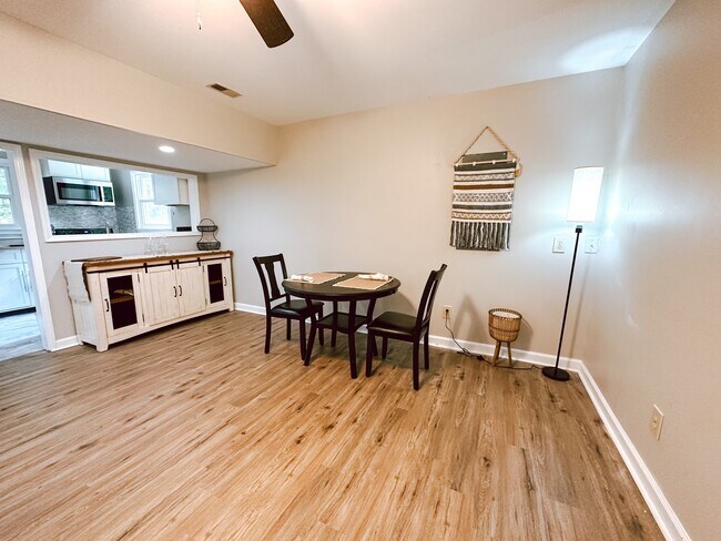 Building Photo - 1408 Highland Trail