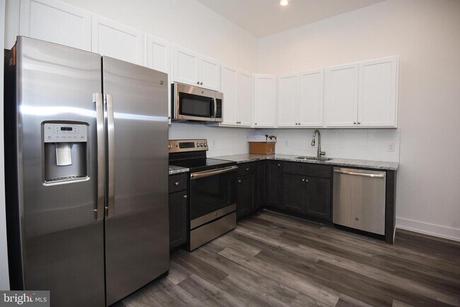 Foto del edificio - 6164 Ridge Ave