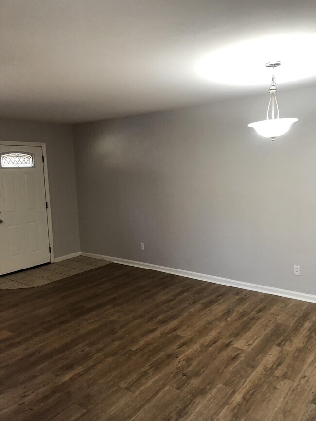 Foto del edificio - 1095 Rockbrook Ct