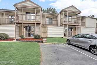 Building Photo - 2300 Twelve Oaks Dr