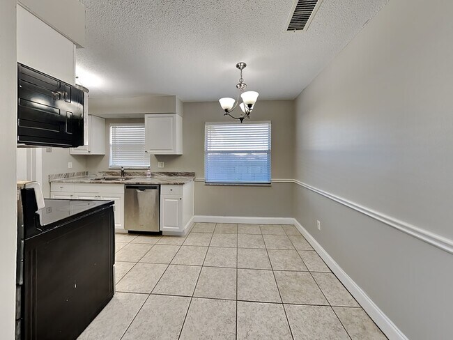 Foto del edificio - 2605 E Pine St