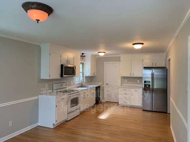 Foto del edificio - 1130 Cheddington Dr