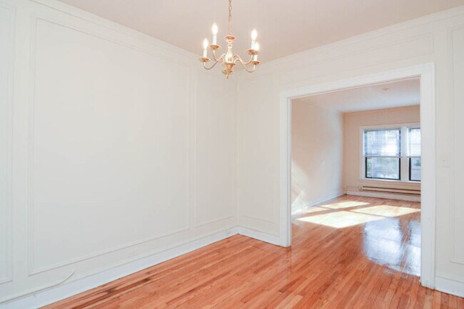 Building Photo - 1301-1303-1033 Chicago Ave