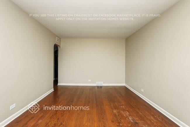 Building Photo - 10115 S California Ave