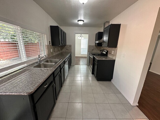 Building Photo - Plano 3-2-2 with 2 Living 2 Dining