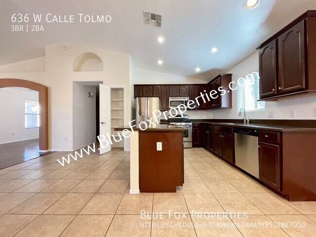 Building Photo - 636 W Calle Tolmo