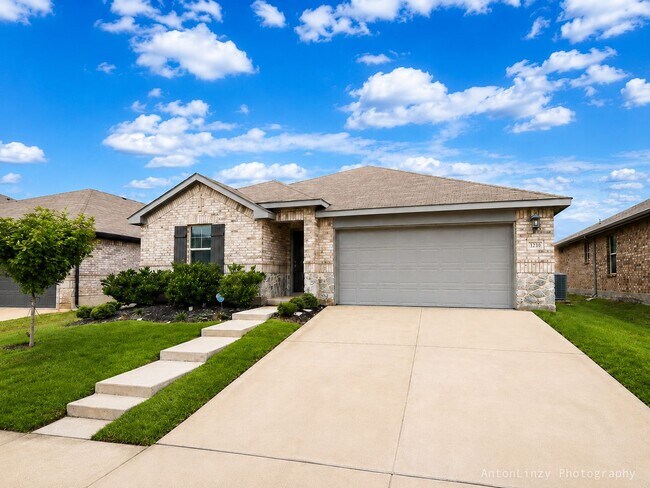 Building Photo - $1,995 3 Bed/2 Bath/2 Garage Home with Office/Study Ready for Move-in in Woodland Creek