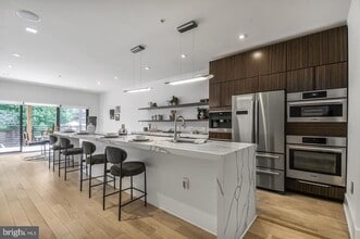 Building Photo - 2515 Ontario Rd NW