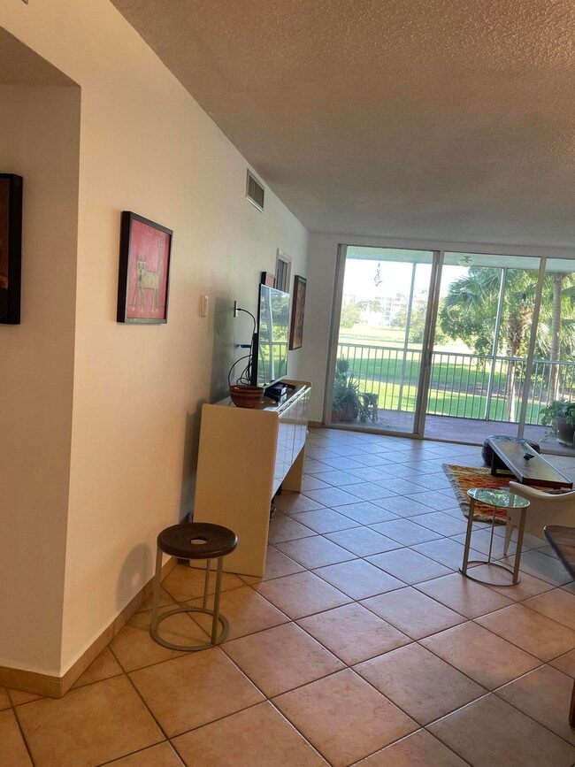 Building Photo - 2851 S Palm Aire Dr