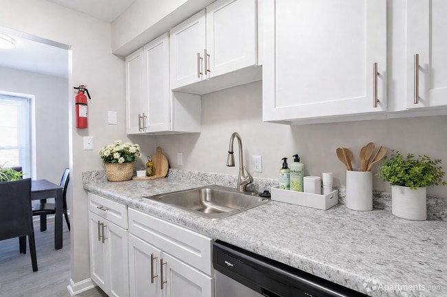 Modern kitchen with neutral tones - Mountain Ridge Apartments