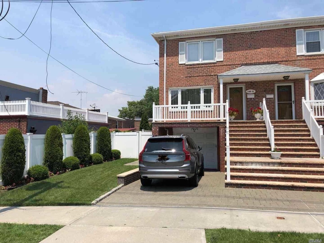 Foto principal - 149-11 Willets Point Blvd