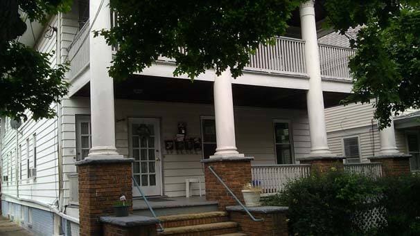 Building Photo - 20 Maple St