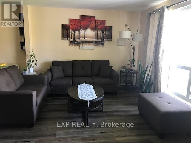 Photo du bâtiment - 46 Autumn Blvd