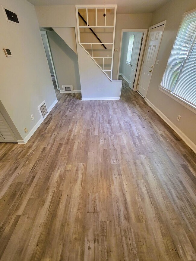 Foto del edificio - Newly Remodeled 4 bed 1 bath in Pleasant R...