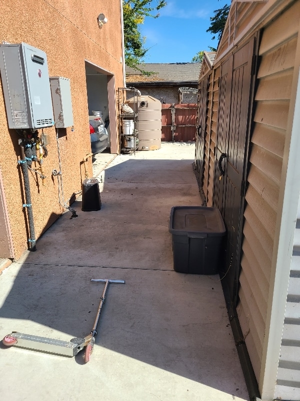 Building Photo - 11716 S Central Ave