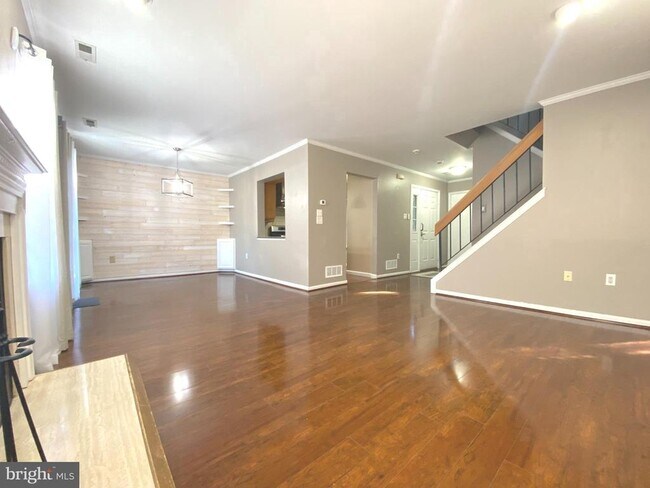 Foto del edificio - 323 Sequoia Dr