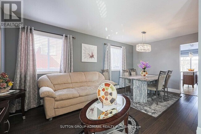 Building Photo - 242 Mapleton Ave