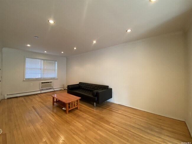 Foto del edificio - 108-50-108-63 63rd Dr