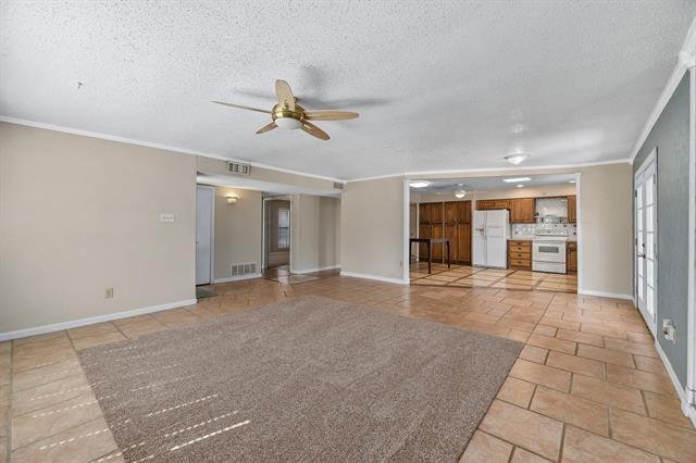 Building Photo - 801 Meadowlark Dr