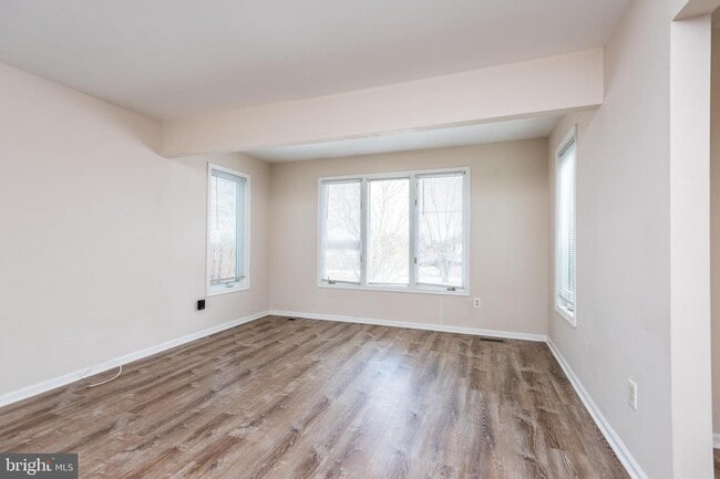 Building Photo - 140 Tartan Terrace