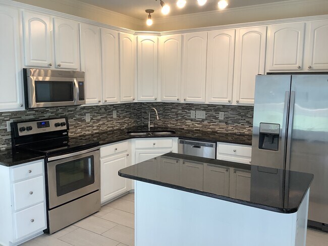 Building Photo - 2106 Forest Edge Dr