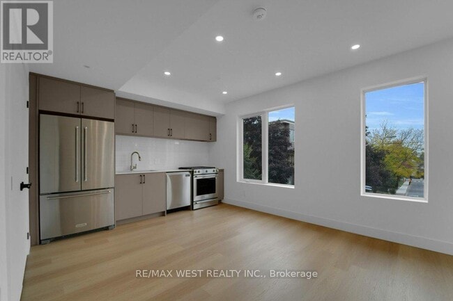 Building Photo - 661 Winona Dr